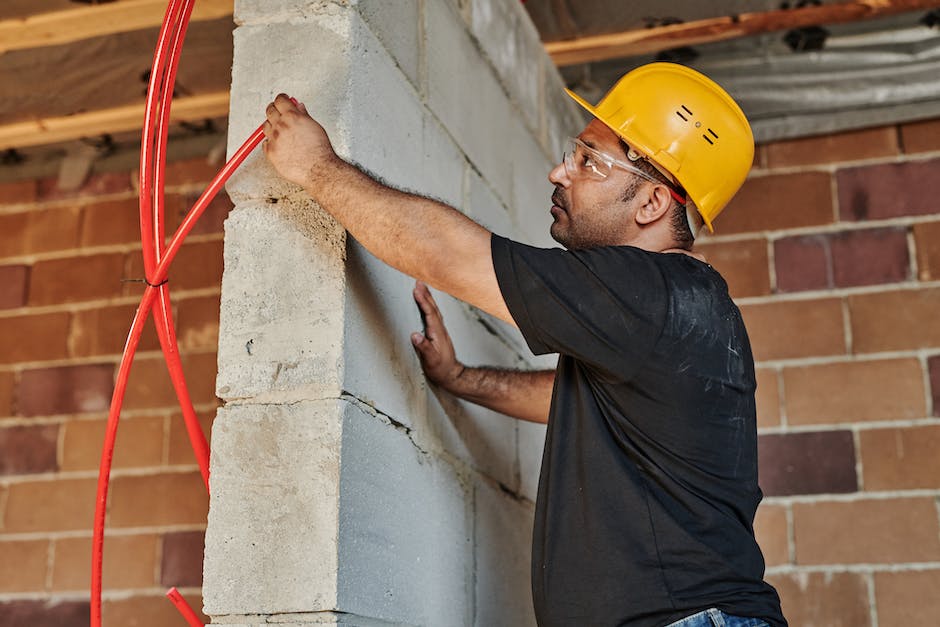  Stromleitungen in der Wand verlegen